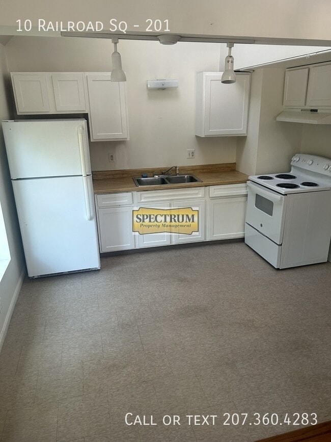 Building Photo - 10 Railroad Square