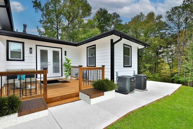 Foto del edificio - Renovated Duplex in SW Atlanta