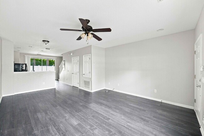 Building Photo - END-UNIT TOWNHOME FOR RENT IN GATED WYNCHASE AT FORE RANCH!