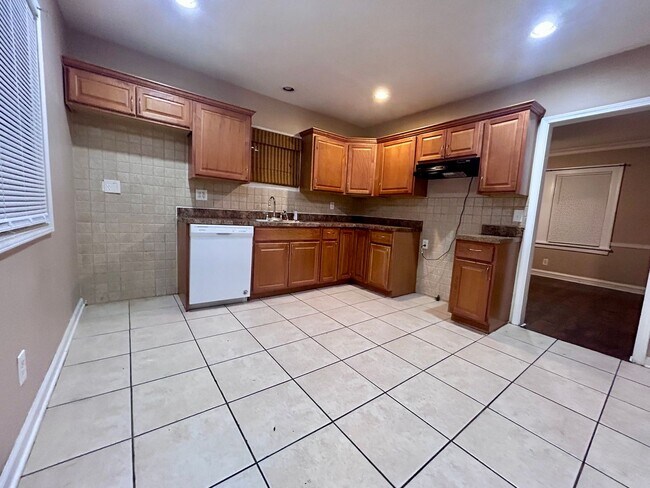 Building Photo - Lovely home in Garfield Heights