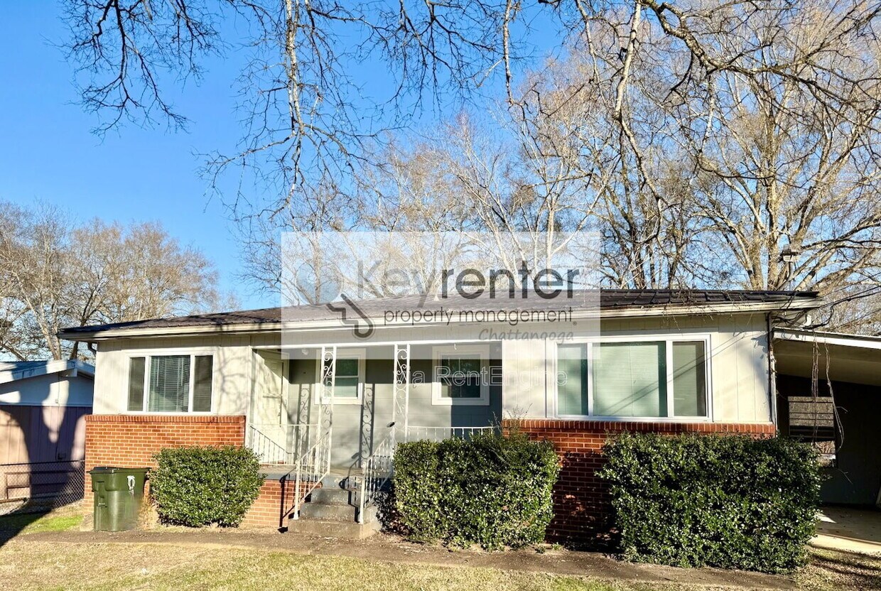 Photo - 221 Robert E Lee St