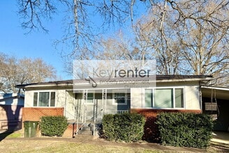 Building Photo - 221 Robert E Lee St