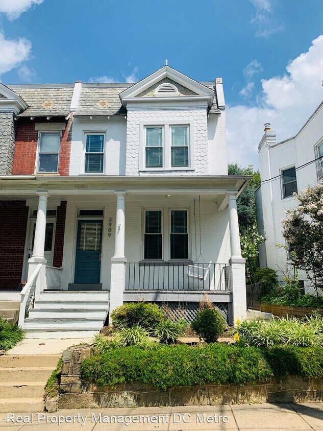 4 br, 2 bath House 3909 Windom Place, NW House Rental in Washington
