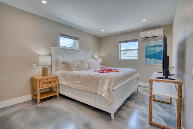 Building Photo - 126 Mango St