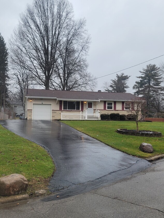 Primary Photo - 3667 Brookview Ct