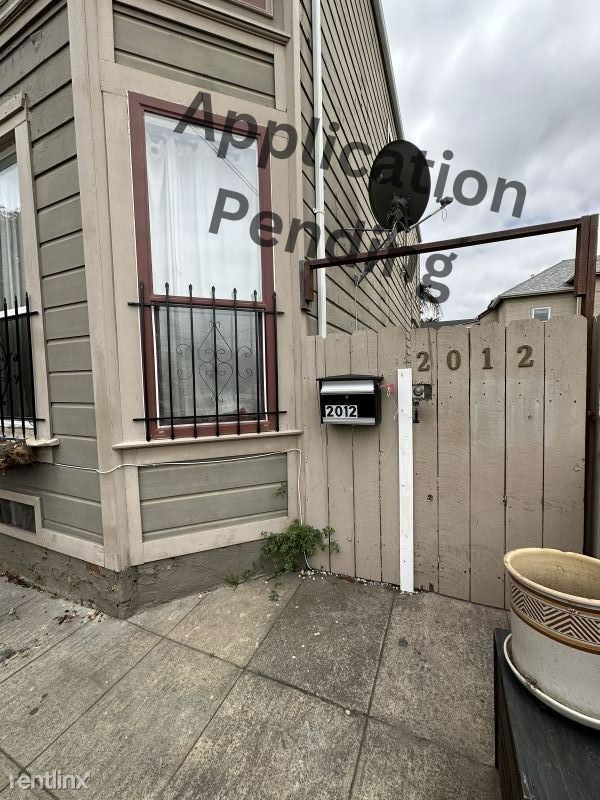 Primary Photo - 2 br, 1.5 bath Duplex - 2012 Curtis St