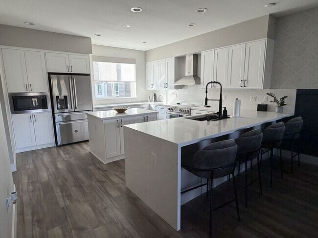 Foto del edificio - Luxury Living in Fountaingrove Wine Country/ Excellent location with rare views