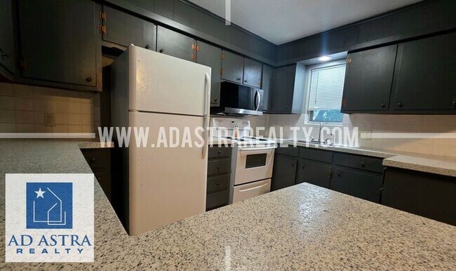 Foto del edificio - Nice and Affordable 3 Bedroom Duplex in Paola-Coming SOON!!!