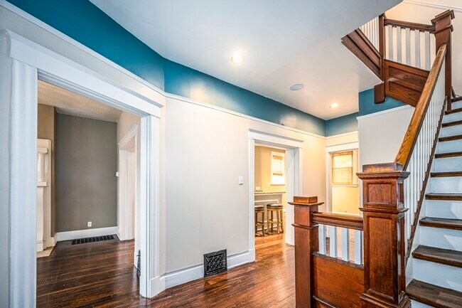 Building Photo - 2922 Hackberry St