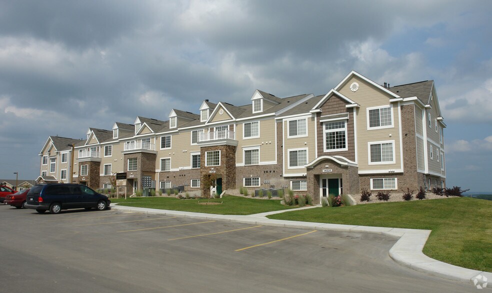 Colonial Pointe at Fairview Apartments Rentals Bellevue, NE