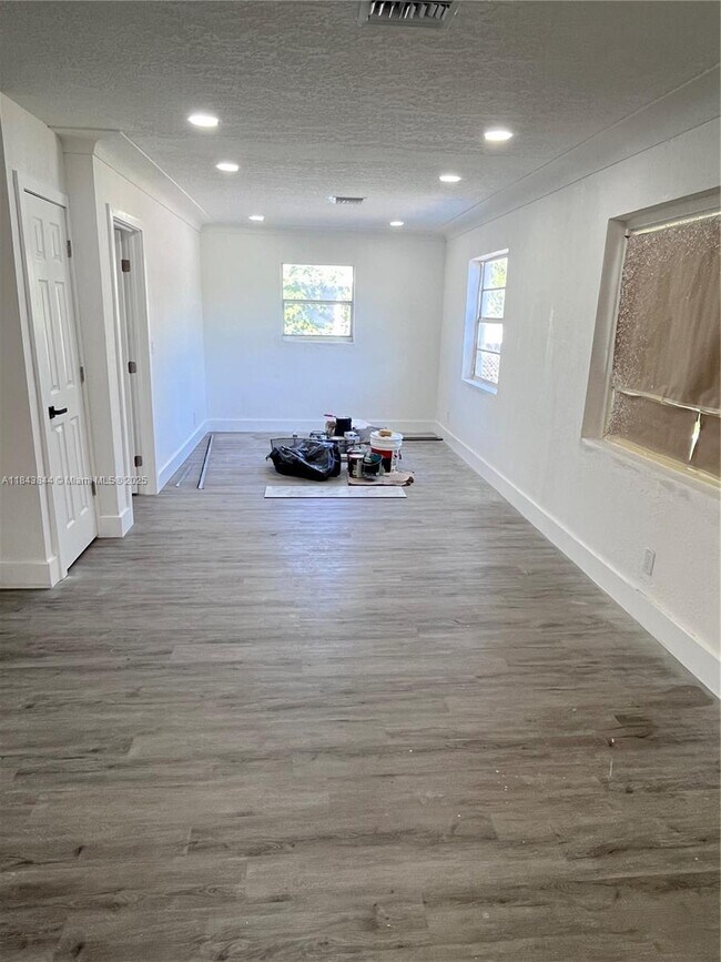 Foto del edificio - 4011 SW 27th St