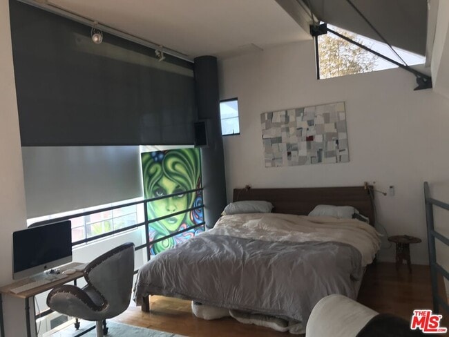 Foto del edificio - 1015 Marine St