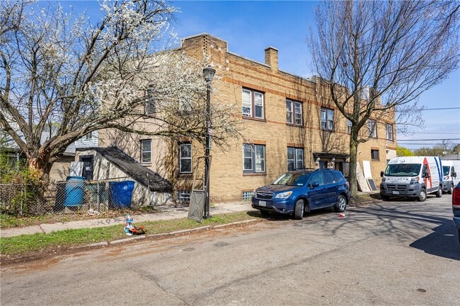 Building Photo - 85 Mapledale St