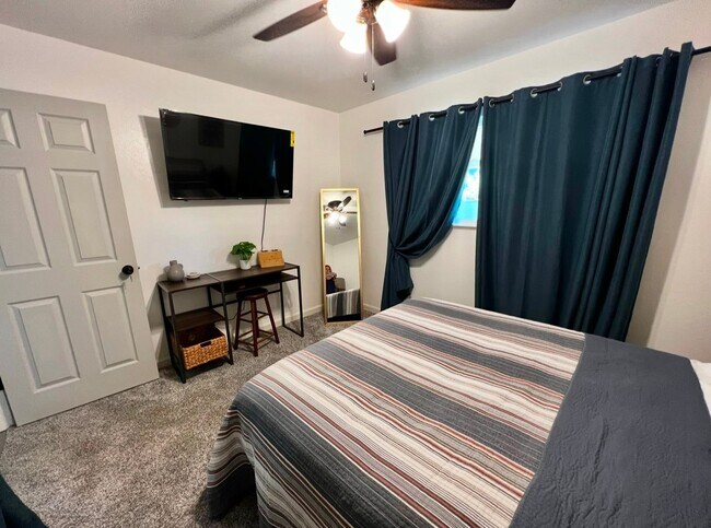 Foto del edificio - 3127 W Tulare Ave