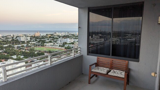 Foto del edificio - 5700 Collins Ave