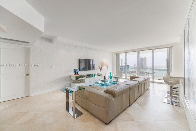 Foto del edificio - 7000 Island Blvd