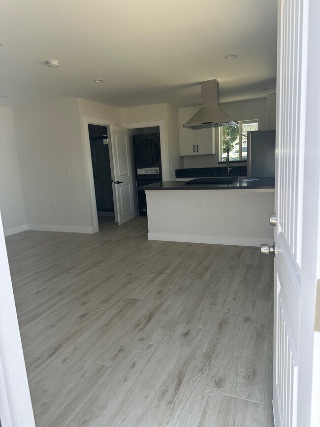 Entrada - 16730 Septo St