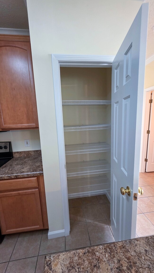 Foto del edificio - 5810 Longwood Dr