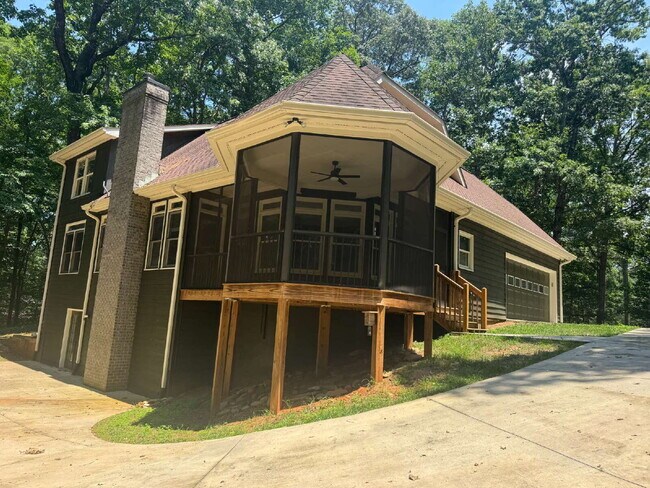 Foto del edificio - Beautiful Home Available Immediately in Se...