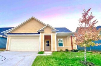 Building Photo - 2109 Bluebonnet Ave