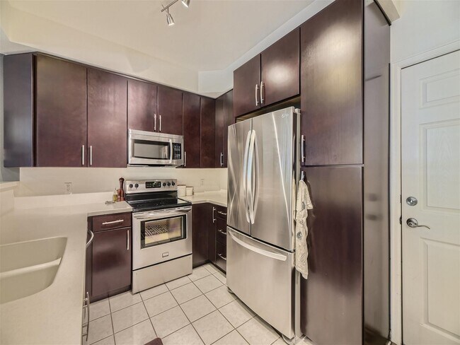 Building Photo - 5555 E Briarwood Ave