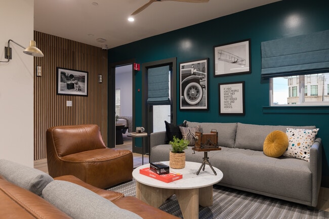 Spacious and cozy living room - 2225 Hearst