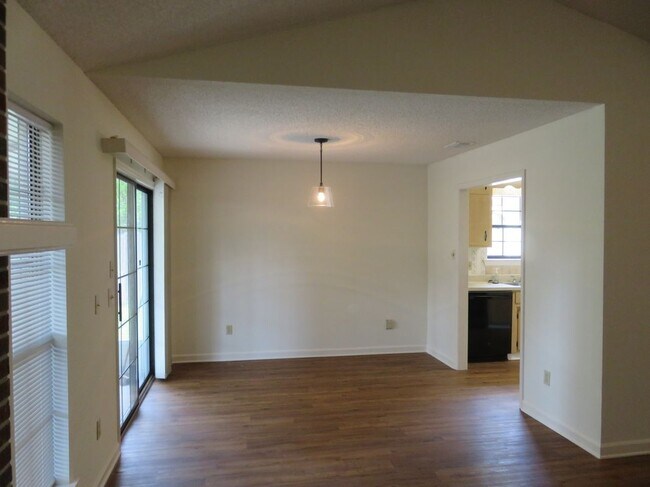 Building Photo - 432 Merlin Way