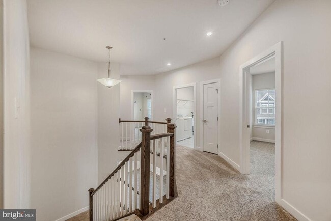 Building Photo - 6425 Greenleigh Ave