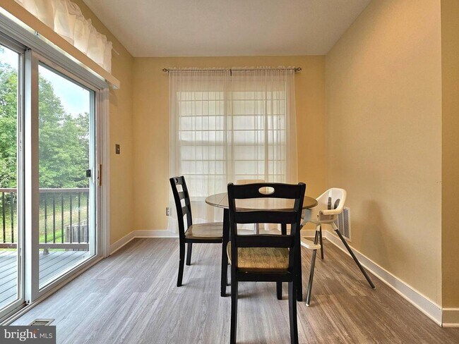 Building Photo - 8526 Towne Manor Ct