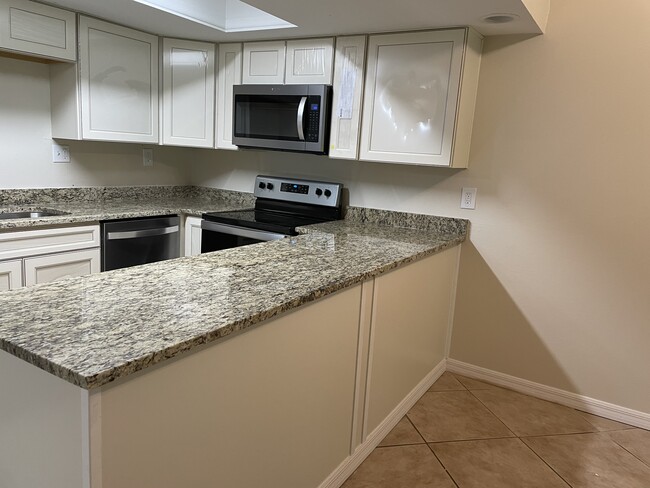 Building Photo - 5544 Wendy Lee Dr