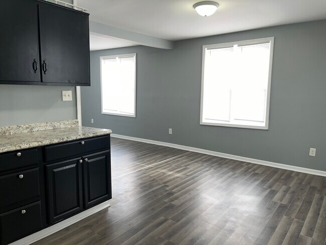 Building Photo - 1804 N Graham Ave