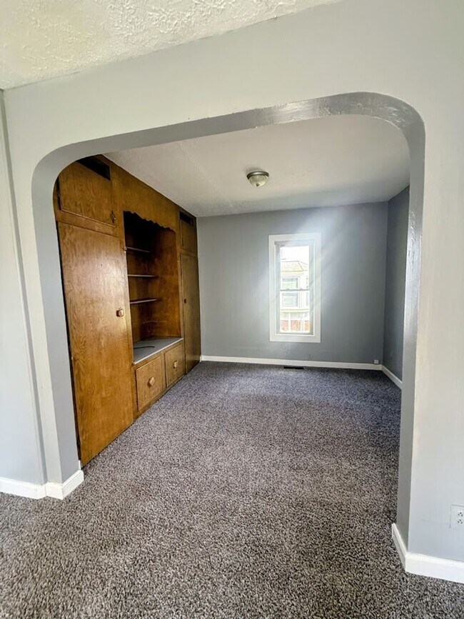 Foto del edificio - Spacious 4-Bedroom Home in North Canton – Prime Location