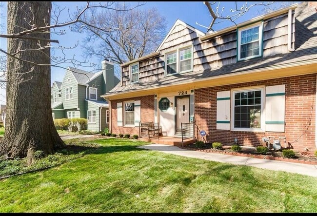 Foto del edificio - 724 W Gregory Blvd