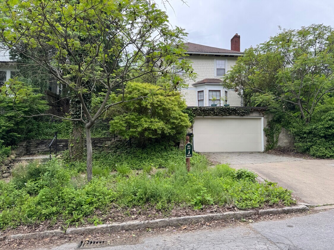 Primary Photo - 608 Ackerman Ave