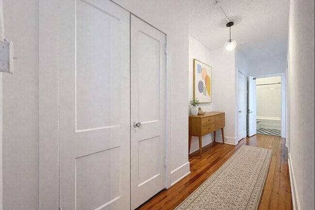 Foto del edificio - 515 E Pine St
