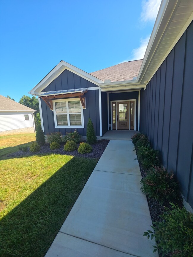 Building Photo - 481 Creekview Ln