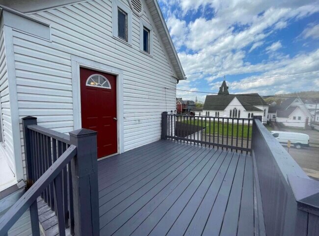 Building Photo - 437 Maple Ave