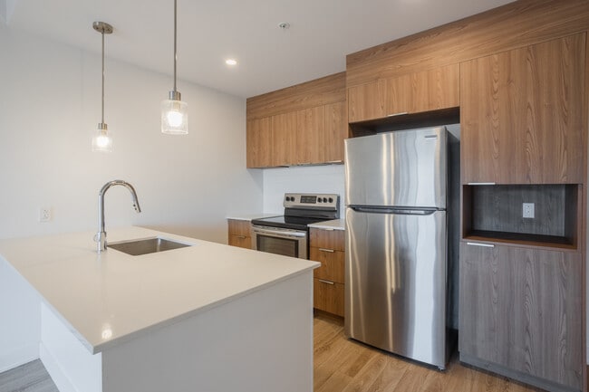 Building Photo - 2929 VICTORIA