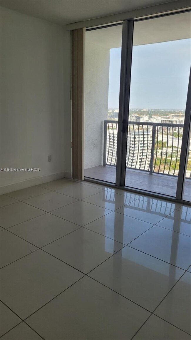 Foto del edificio - 1750 N Bayshore Dr
