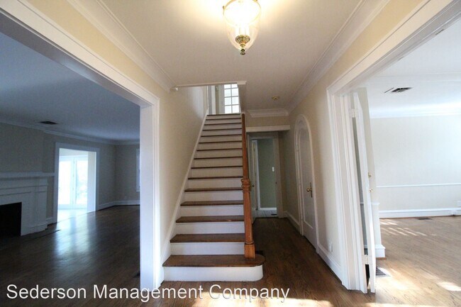 Building Photo - 3 br, 2.5 bath House - 411 W 50TH STREET