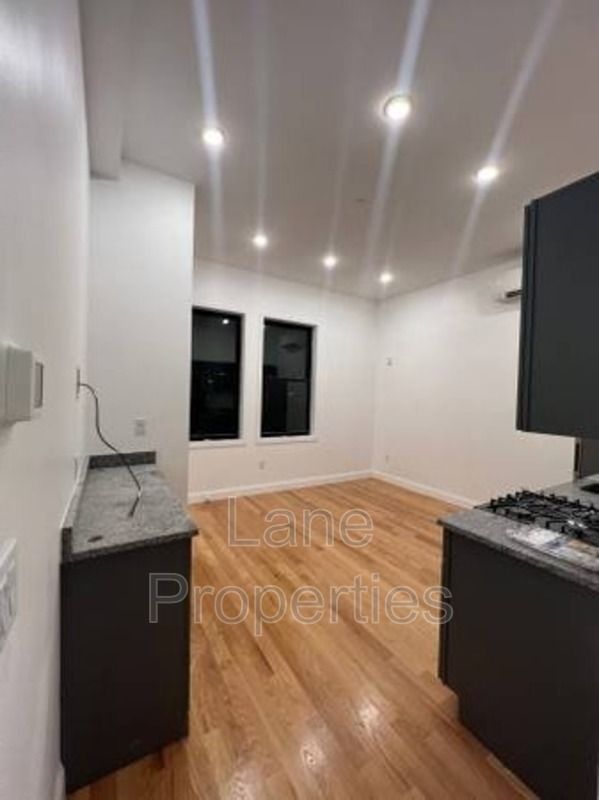 Building Photo - 76 Beachland Ave
