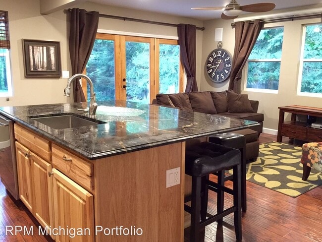 Building Photo - 2 br, 1.5 bath House - 1200 Wolcott