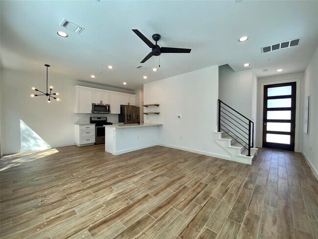 Foto del edificio - 6409 Berkman Dr