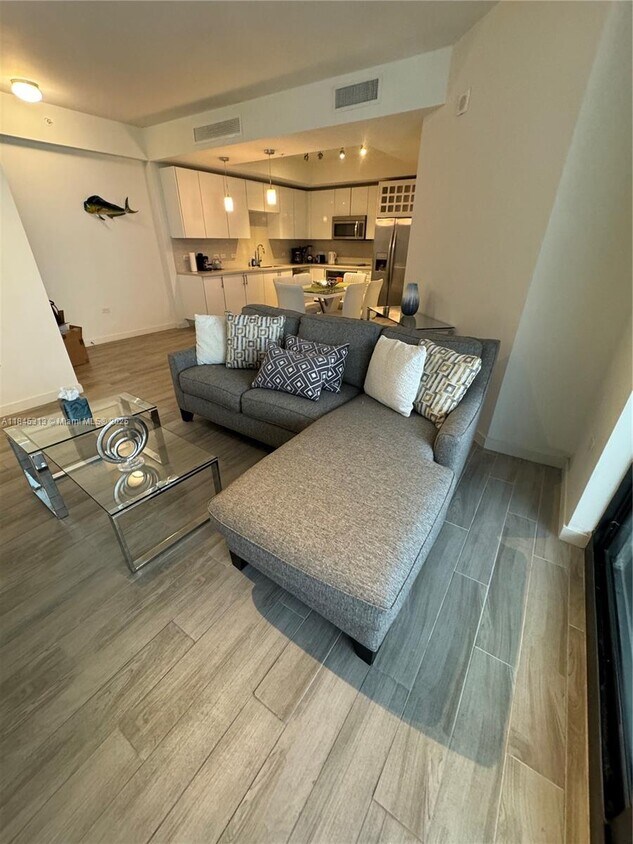 Foto principal - 999 SW 1st Ave