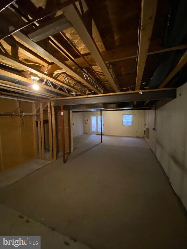 Building Photo - 23 Queen Ave