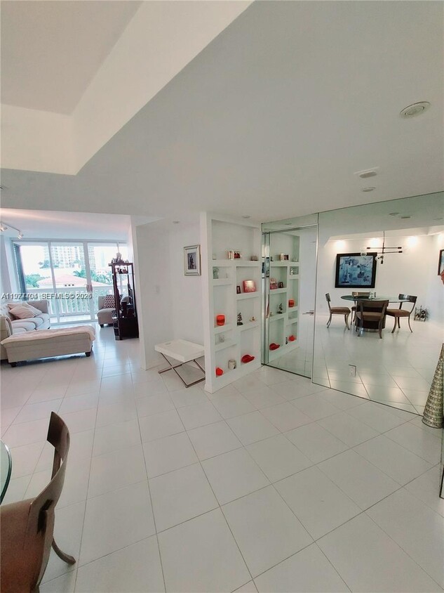 Building Photo - 1000 W Island Blvd