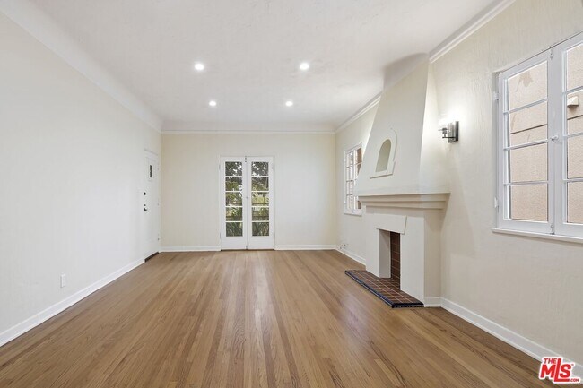 Foto del edificio - 1142 S Clark Dr