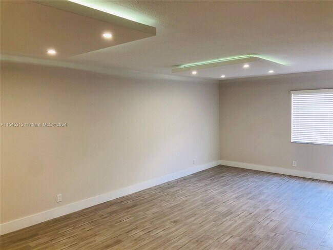 Foto del edificio - 161 Lakeview Drive 204, Weston, FL 33326