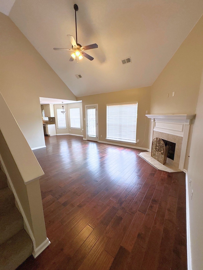 Building Photo - 9456 Club Walk Ct