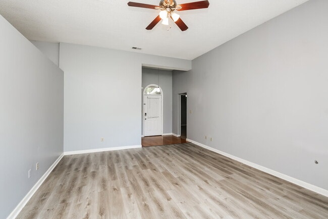 Foto del edificio - 11203 Cashmere Wood Dr